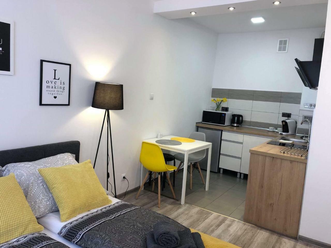 Apartament Szczesliwa 13 - Plac Ratuszowy เยเลเนียกูรา ภายนอก รูปภาพ